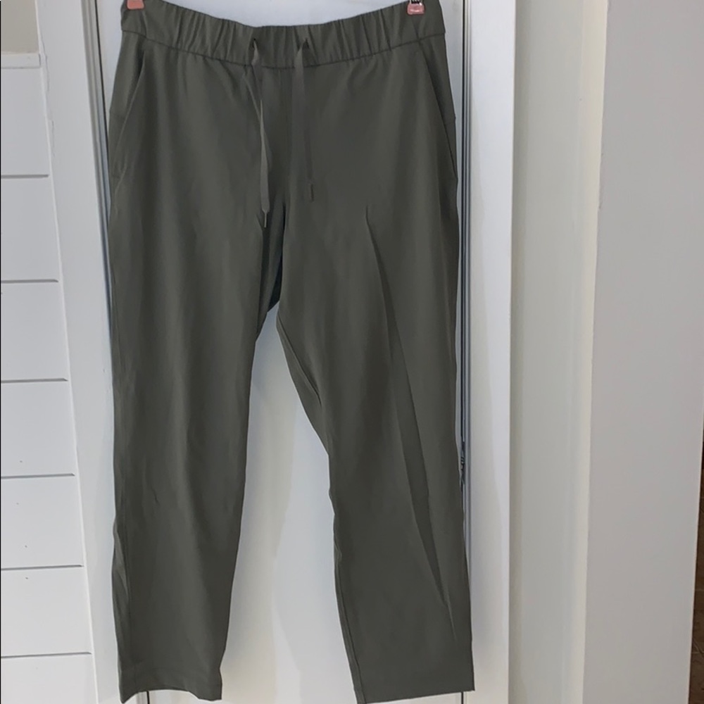 lululemon On the Fly Crop, Size 8